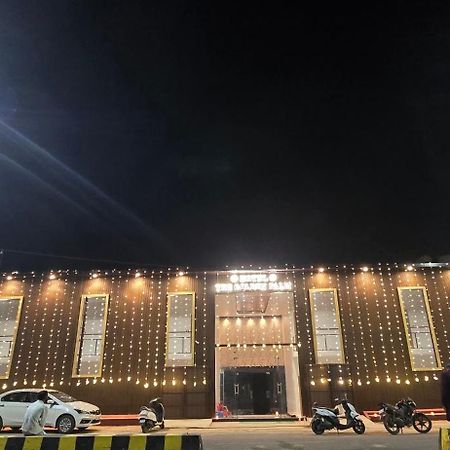 The Golden Palm Khajuraho Hotel Екстериор снимка